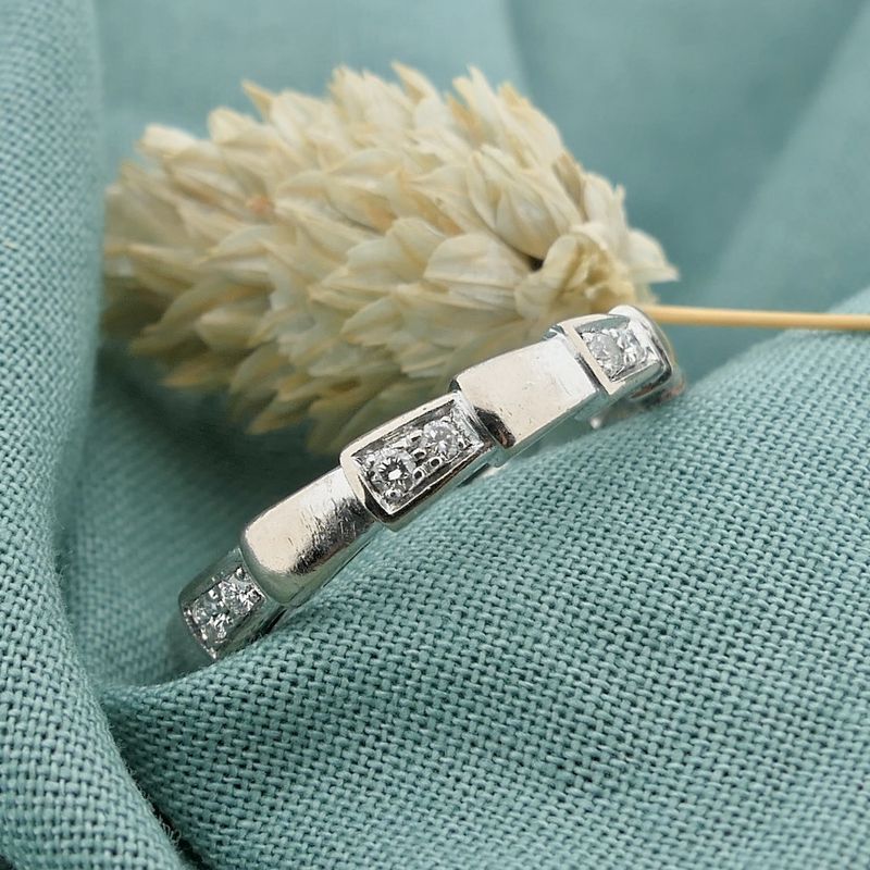 Image 5 of White gold ring with diamonds; 0.14 ct.