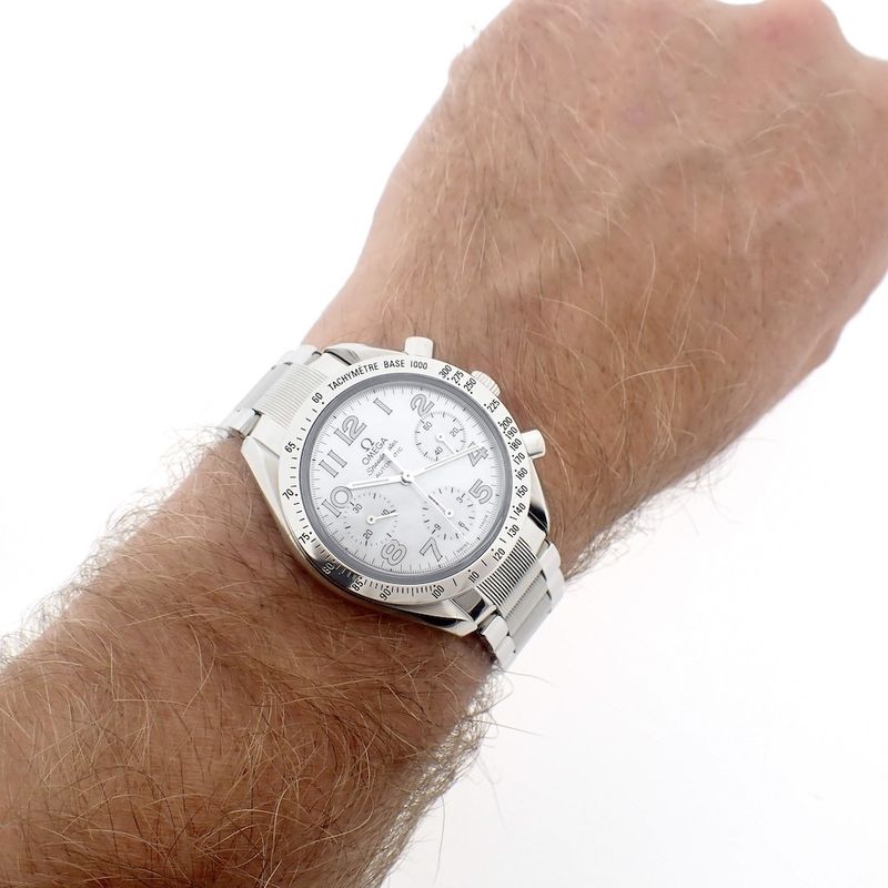 Image 13 of Omega Speedmaster Reduced; Chronograph watch with mother-of-pearl dial