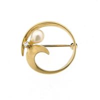 Gold brooch with pearl and diamonds | 0.02 ct.