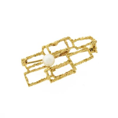 Image 2 of Gold brooch with pearl
