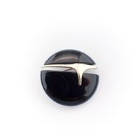 White gold brooch with onyx