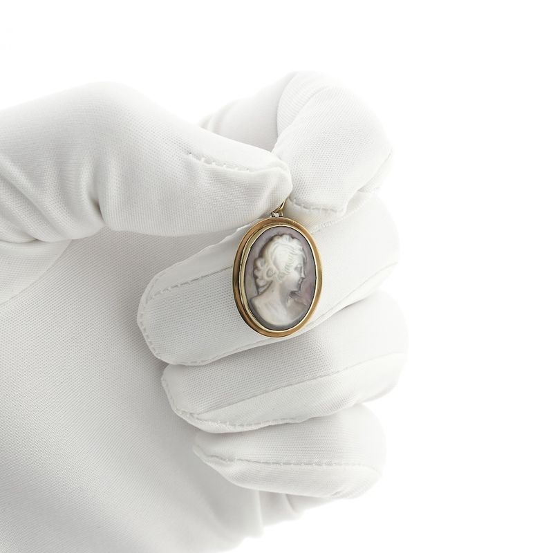 Image 10 of Gold cameo pendant with mother of pearl | Antique
