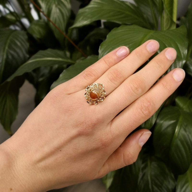 Image 10 of Vintage gold ring with bandagate
