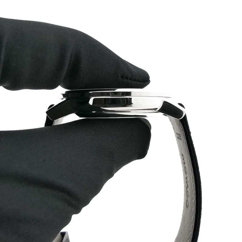 Image 6 of Movado Museum Classic; Automatic men's watch with blue dial; 0607565