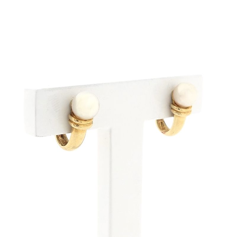 Image 3 of Gold stud earrings with pearl
