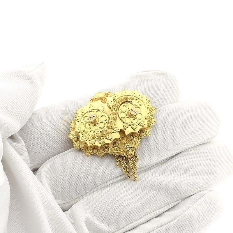 Image 7 of Old Dutch gold brooch with a cap bell