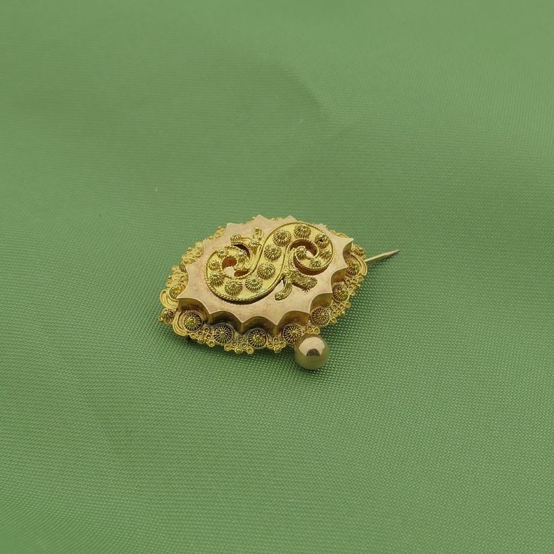 Image 7 of Antique gold brooch of a hat bell