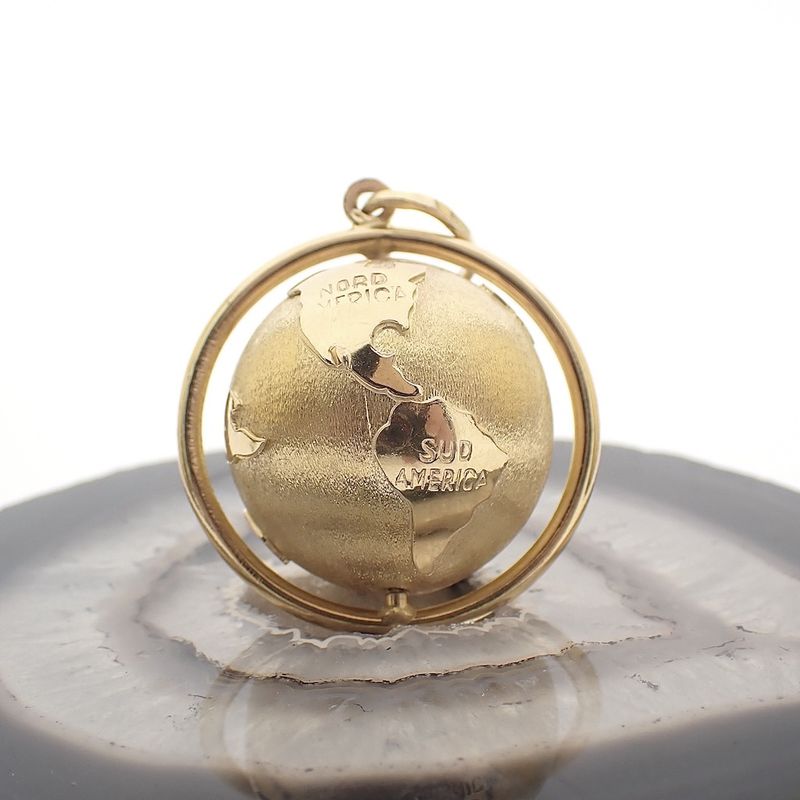 Image 7 of 18 carat gold globe pendant
