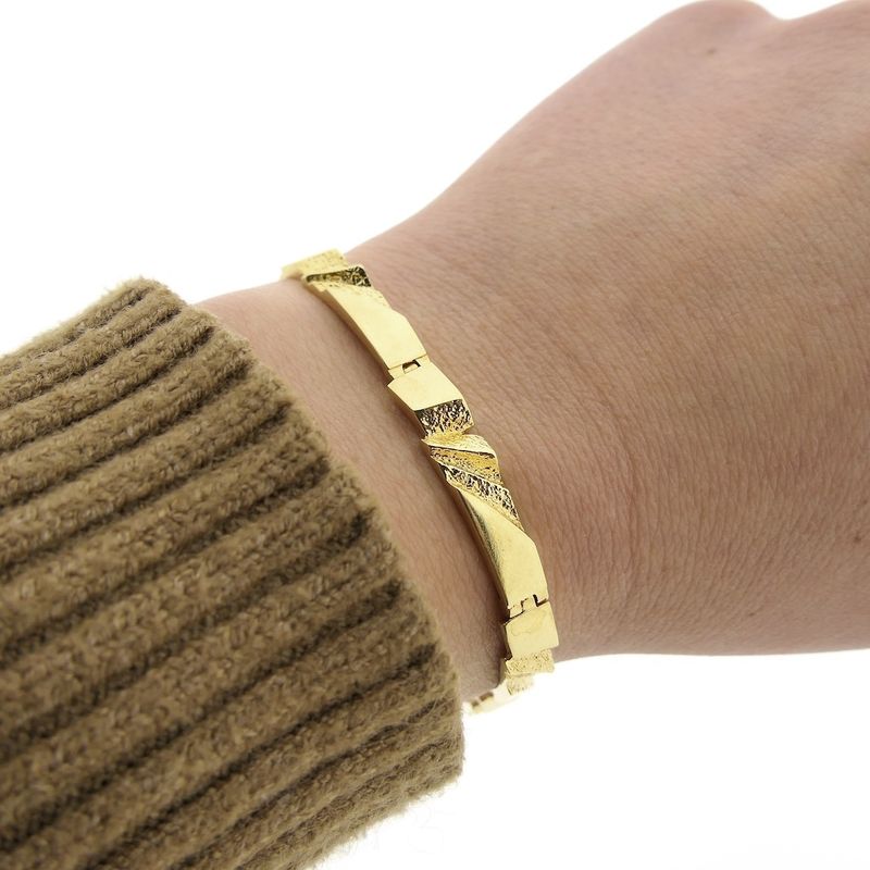 Image 11 of Gold raw link bracelet; Riitta Hakala | 18.5 cm