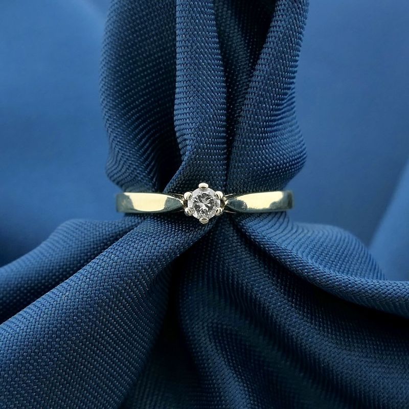 Image 10 of Gold solitaire ring with diamond; 0.10 ct.