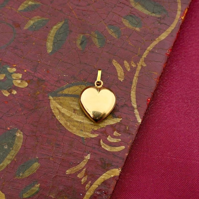 Image 2 of Gold pendant of a heart