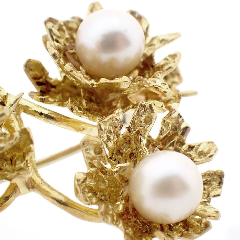 Image 4 of Golden flower brooch with pearls