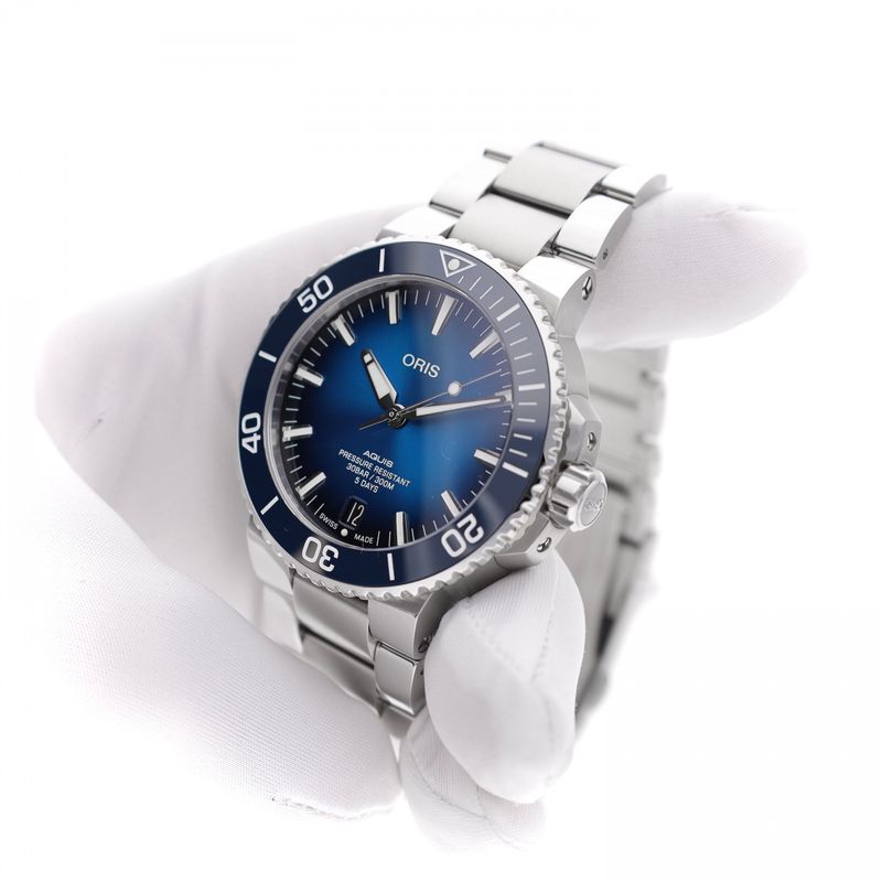Image 4 of Oris Aquis Date 5-Days 43.5mm Automatic Watch