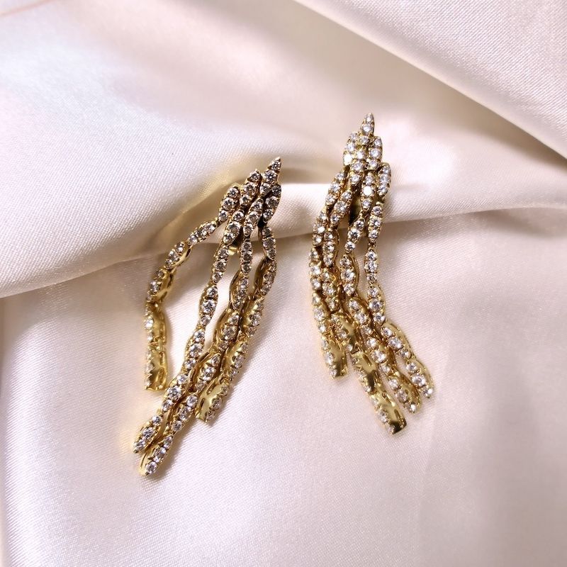 Image 11 of Gold earrings with diamonds; 2.70 ct.