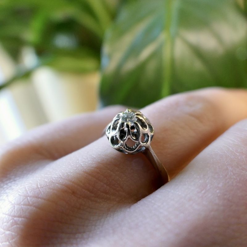 Image 5 of White gold solitaire ring with diamond; 0.10 ct.