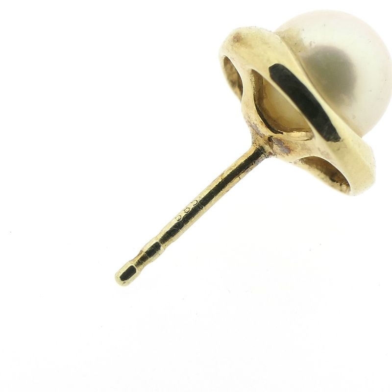 Image 6 of Gold stud earrings with pearl