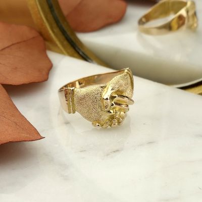 Image 2 of Two-tone gold ring with two holding hands | 19th century