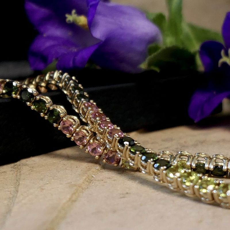 Image 2 of 9-karat tennis bracelet with multi-colored zirconia | 18.5 cm