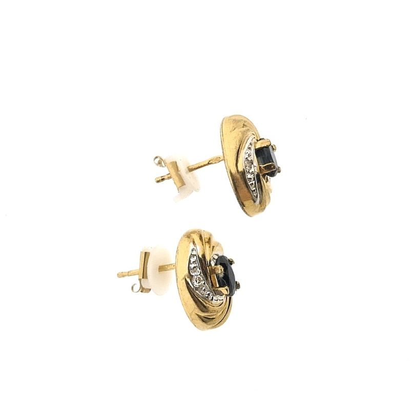 Image 6 of Gold stud earrings with diamond | 0.02 ct.
