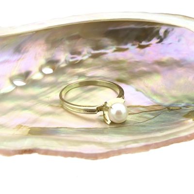 Gold ring with pearl Image 2 of Gold ring with pearl