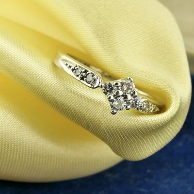 Image 2 of White gold ring with diamonds | 0.24 ct.