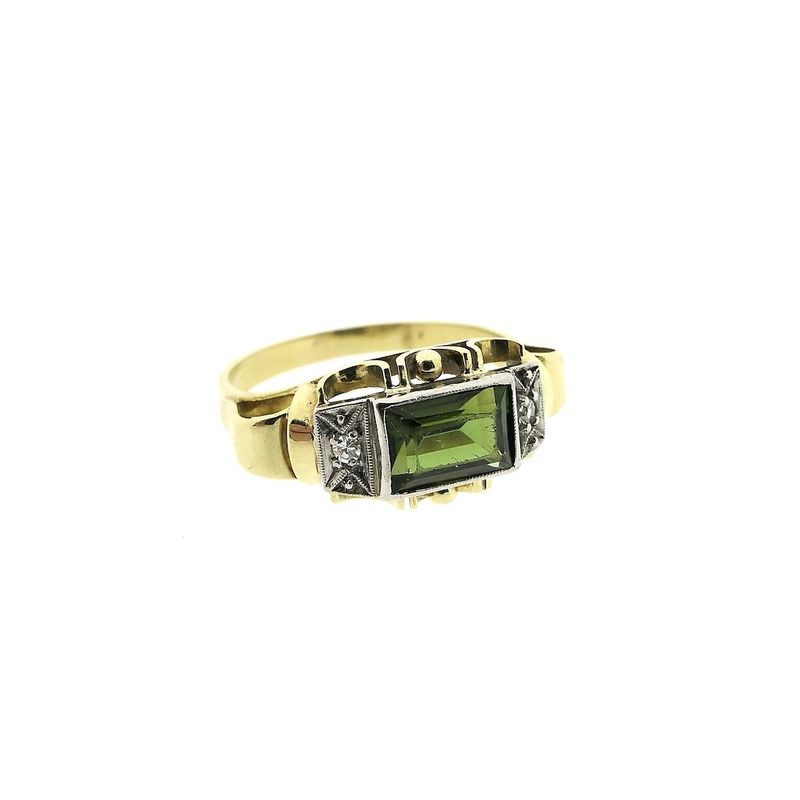 Image 4 of Vintage gold ring with peridot and diamonds; 0.04 ct.