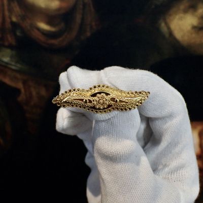 Image 2 of Vintage/antique gold brooch with filigree technique