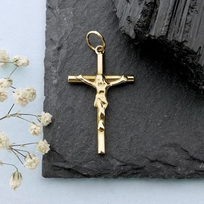 Image 2 of Gold pendant of a cross with corpus