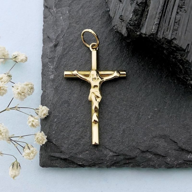 Image 2 of Gold pendant of a cross with corpus