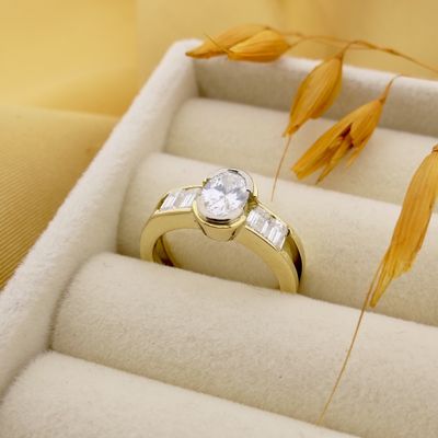 Image 2 of Exclusive gold ring with diamond; 1.60 ct.