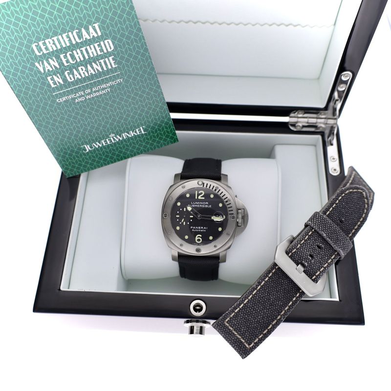 Image 2 of Panerai Luminor Submersible 44mm Titanium PAM00025; Automatic Watch