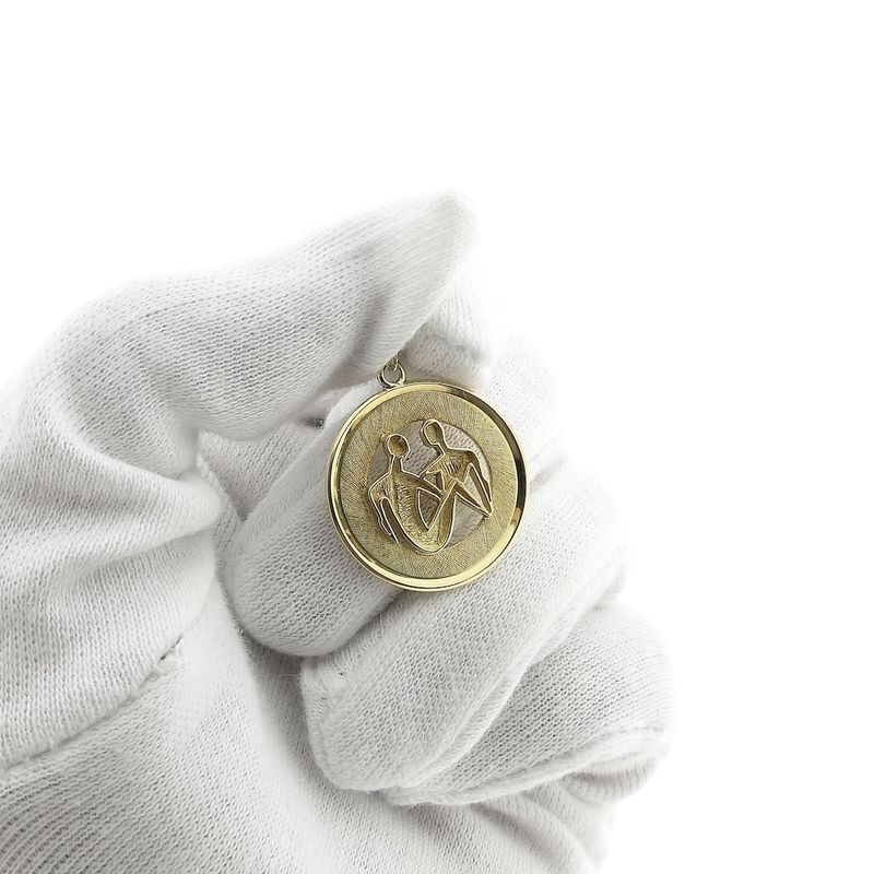 Image 2 of Fabiola gold pendant of the zodiac sign Gemini