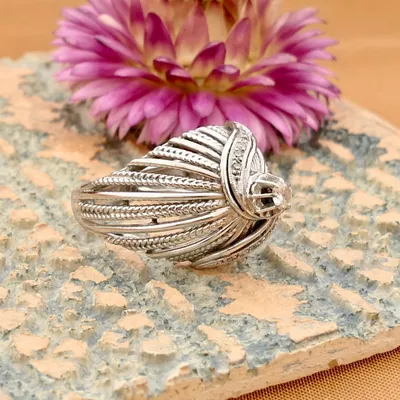 Witgouden statementring met diamanten; 0,17 ct. Afbeelding 2 van Witgouden statementring met diamanten; 0,17 ct.