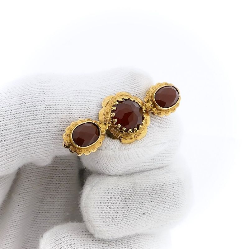 Image 9 of Vintage Gold Brooch with Carnelian
