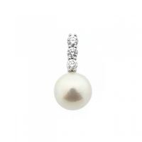 White gold pendant with pearl and diamonds; 0.21 ct.