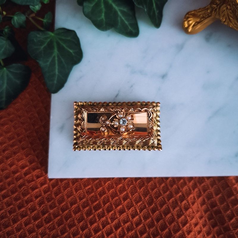 Image 2 of Antique gold brooch with zirconia and pearls.