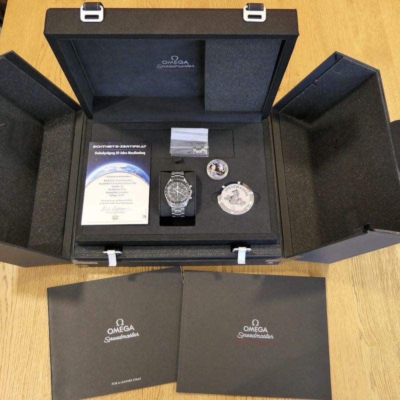 Image 12 of Omega Speedmaster Professional Moonwatch; Chronograph men's watch