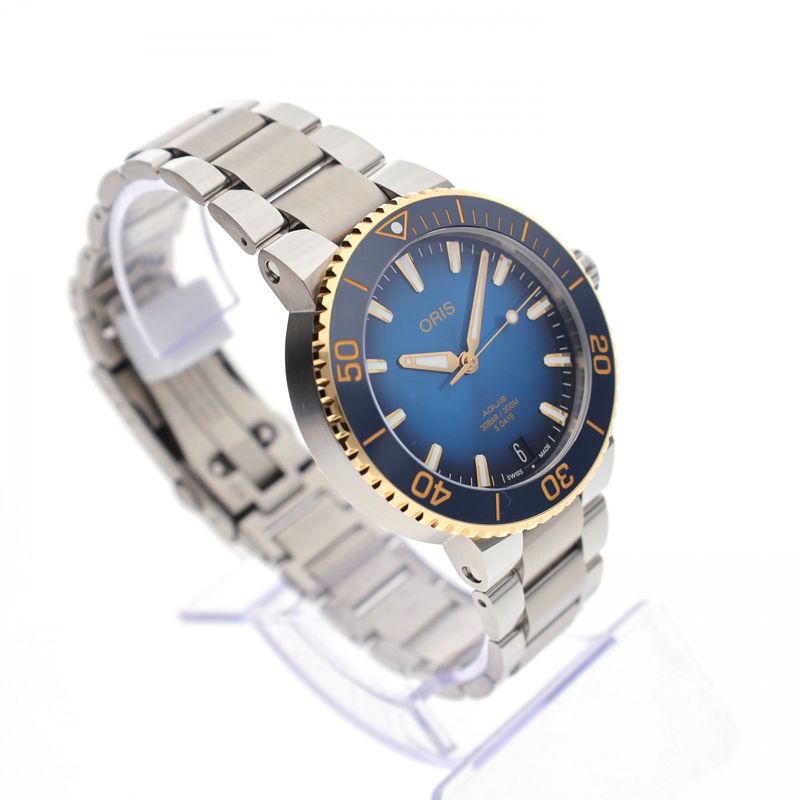 Image 3 of Oris Aquis Date '5-Days' Cal. 400; 18k Gold/Steel Watch
