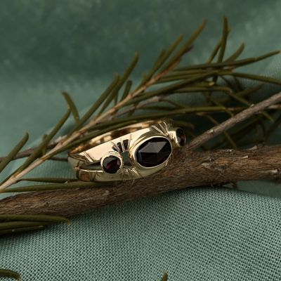 Image 2 of Gold ring with garnet stones | Vintage