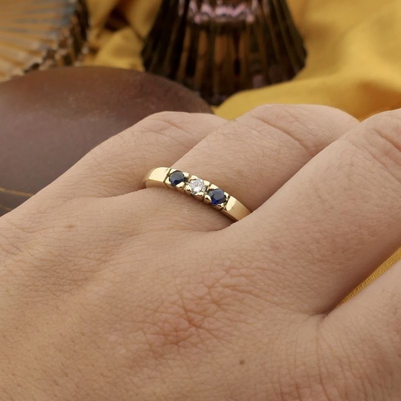 Image 7 of Gold ring with sapphire and diamond; 0.07 ct.