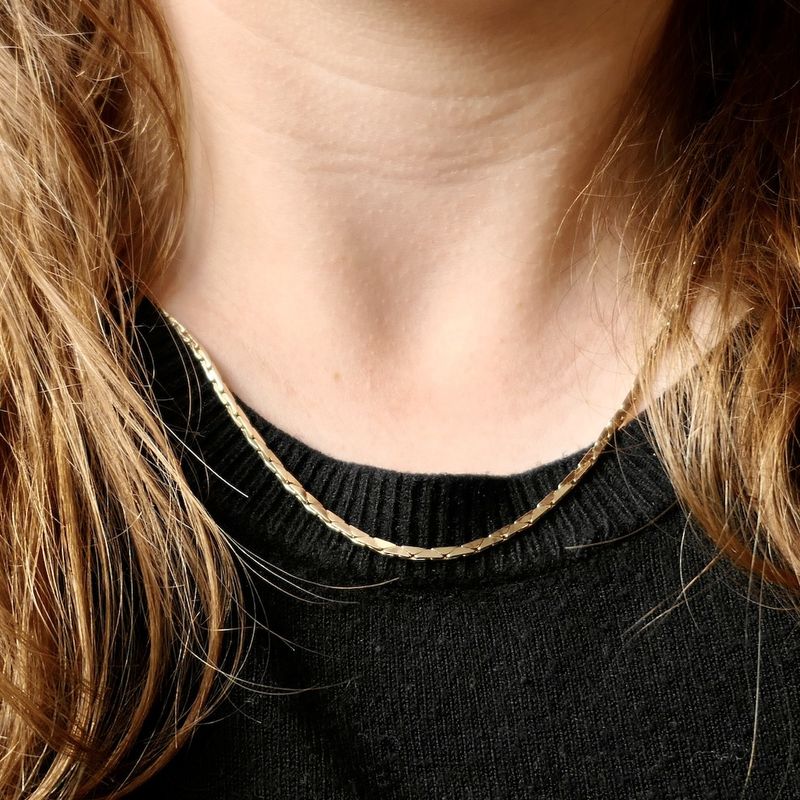 Image 8 of Gold cobra link necklace with fixed pendant | 46 cm