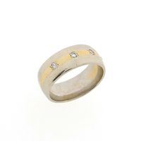 Two-tone gold ring with 0.16 ct diamonds.