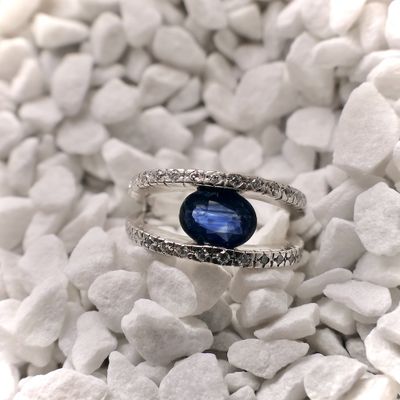 Image 2 of 18-karat white gold ring | Sapphire & Diamond 0.28 ct.