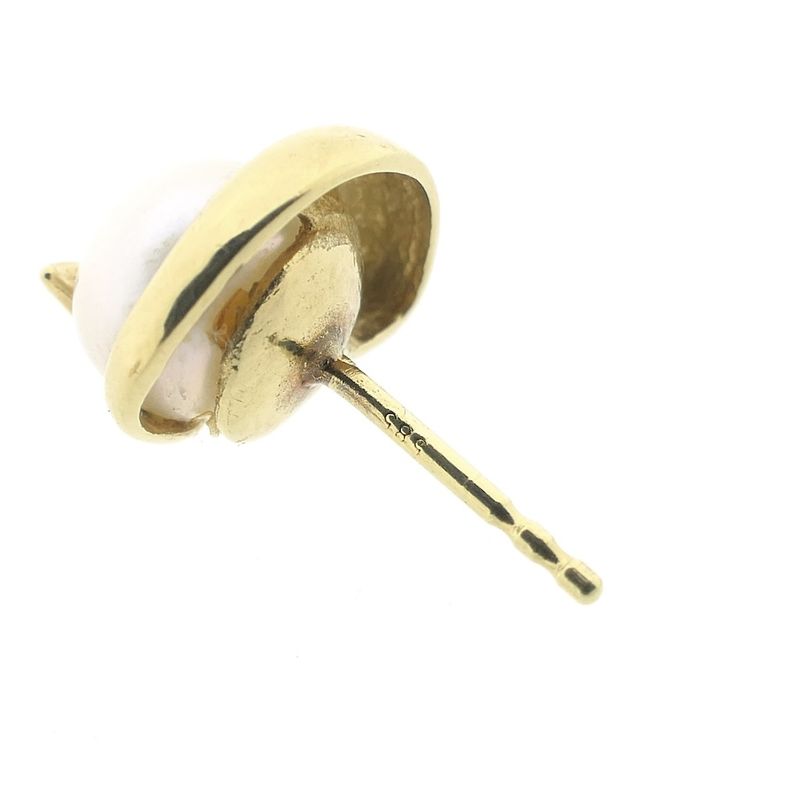 Image 8 of Gold stud earrings with pearl