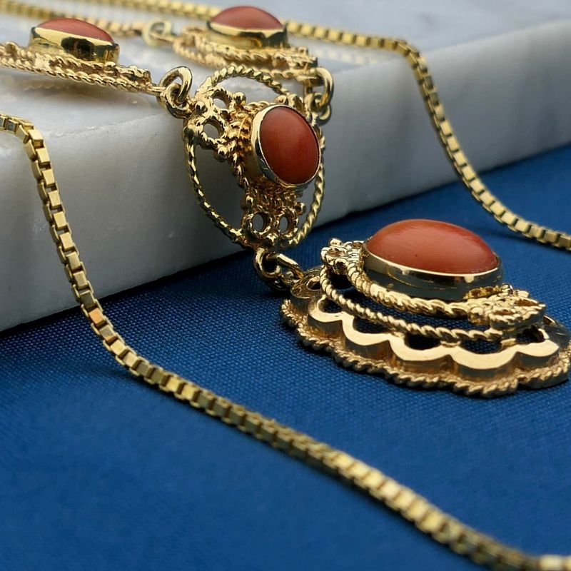 Image 2 of Antique gold Venetian link chain with fixed pendant and blood coral