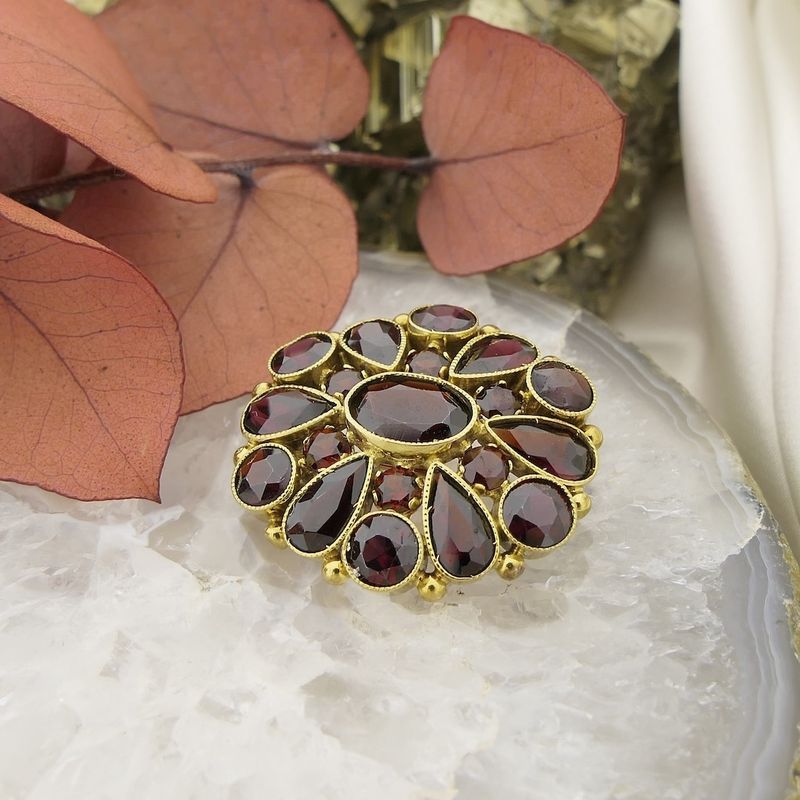 Image 2 of Vintage gold brooch with garnet