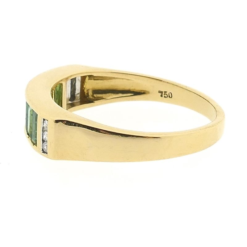 Image 7 of 18-karat gold ring with emerald and diamonds | 0.03 ct.