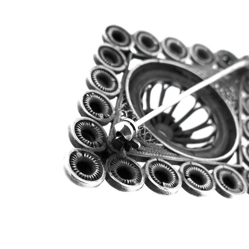 Image 8 of Vintage silver Zeeland button brooch