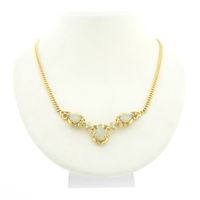 18-karat gold necklace with a fixed pendant; Opal and diamond 0.46 ct. | 43 cm