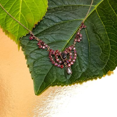 Image 2 of Vintage gold necklace with garnet